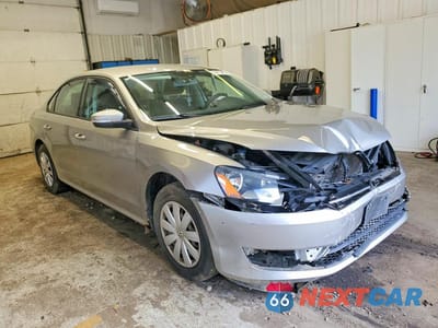 Czwarte zdjęcie samochodu z boku: 2013 VOLKSWAGEN PASSAT S VIN:1VWAP7A33DC119373 - miniatura