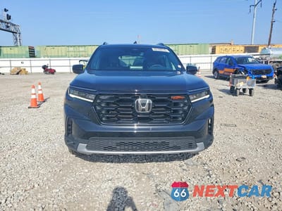 Piąte zdjęcie samochodu w środku: 2025 HONDA PILOT TRAILSPORT VIN:5FNYG1H62SB053851 - miniatura