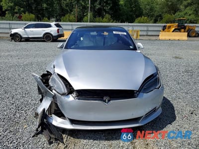 Piąte zdjęcie samochodu w środku: 2018 TESLA MODEL S VIN:5YJSA1E28JF244374 - miniatura