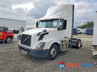 2018 VOLVO VNL SEMI TRUCK 4V4N39TG2JN892593 - główne zdjęcie licytacji z USA - miniatura
