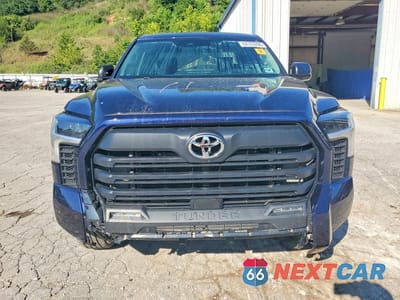 Piąte zdjęcie samochodu w środku: 2024 TOYOTA TUNDRA SR5 VIN:5TFLA5DB7RX160528 - miniatura
