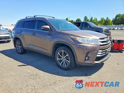 Czwarte zdjęcie samochodu z boku: 2018 TOYOTA HIGHLANDER HYBRID XLE VIN:5TDJGRFH3JS040976 - miniatura