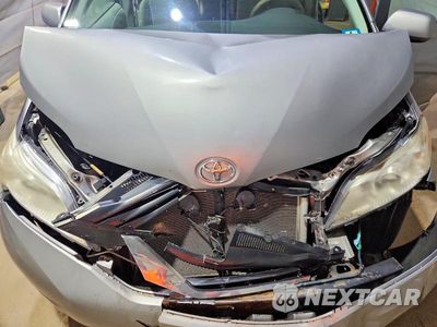 Zdjęcie 12 z 13 samochodu: 2011 TOYOTA SIENNA LE VIN:5TDJK3DC0BS020110 - miniatura
