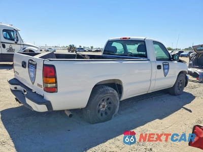 Trzecie zdjęcie samochodu z tyłu: 2005 GMC NEW SIERRA C1500 VIN:1GTEC14V15Z900403 - miniatura