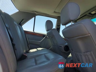 Zdjęcie 10 z 12 samochodu: 1994 MERCEDES-BENZ E 320 VIN:WDBEA32E2RC125900 - miniatura
