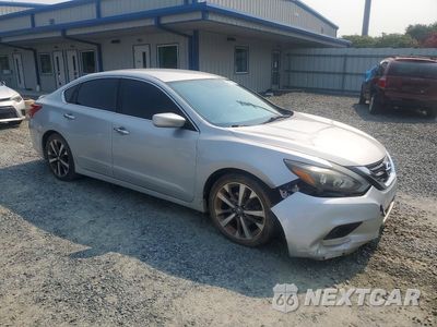Czwarte zdjęcie samochodu z boku: 2017 NISSAN ALTIMA 2.5 SR VIN:1N4AL3AP8HN308840 - miniatura