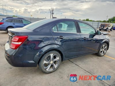 Trzecie zdjęcie samochodu z tyłu: 2020 CHEVROLET SONIC PREMIER VIN:1G1JF5SB7L4113092 - miniatura
