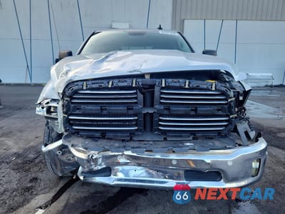 Piąte zdjęcie samochodu w środku: 2017 RAM 1500 SLT VIN:3C6RR7LT4HG593498 - miniatura