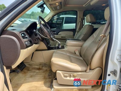 Zdjęcie 7 z 14 samochodu: 2008 GMC YUKON DENALI VIN:1GKFK63818J132848 - miniatura