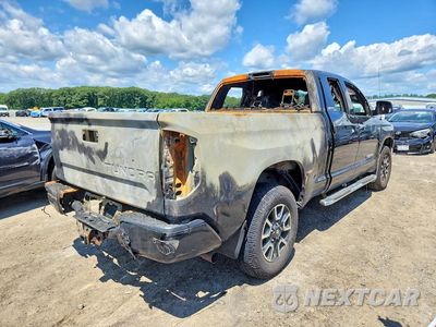 Trzecie zdjęcie samochodu z tyłu: 2018 TOYOTA TUNDRA DOUBLE CAB LIMITED VIN:5TFBY5F1XJX748830 - miniatura