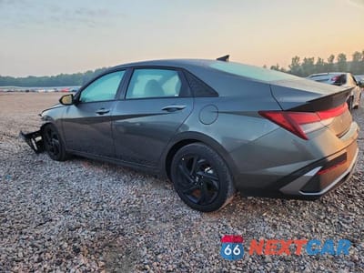 Drugie zdjęcie samochodu z przodu: 2026 HYUNDAI ELANTRA SEL SPORT VIN:KMHLM4DG5TU155801 - miniatura