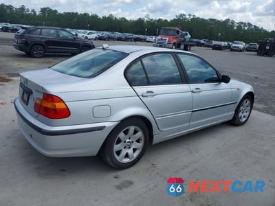 Trzecie zdjęcie samochodu z tyłu: 2005 BMW 325 I VIN:WBAEV33425KW16816 - miniatura