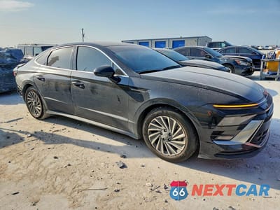 Czwarte zdjęcie samochodu z boku: 2025 HYUNDAI SONATA HYBRID SEL VIN:KMHL34JJ1SA123561 - miniatura