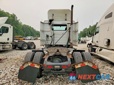 Zdjęcie 6 z 13 samochodu: 2013 VOLVO VNM SEMI TRUCK VIN:4V4M19EG5DN565821 - miniatura