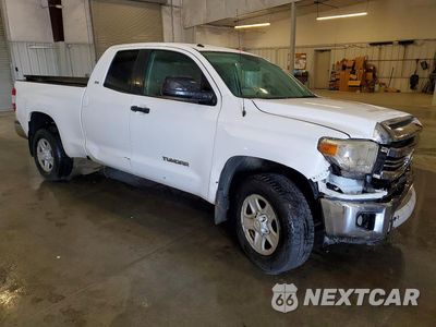 Czwarte zdjęcie samochodu z boku: 2017 TOYOTA TUNDRA SR5 VIN:5TFUM5F1XHX072104 - miniatura