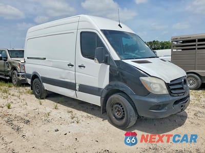 Czwarte zdjęcie samochodu z boku: 2018 MERCEDES-BENZ SPRINTER 2500 VIN:WD3PE7CD2JP607236 - miniatura