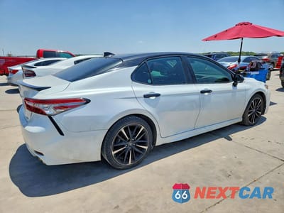 Trzecie zdjęcie samochodu z tyłu: 2019 TOYOTA CAMRY XSE VIN:4T1B61HK1KU280764 - miniatura