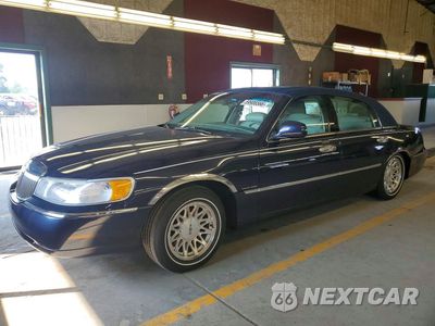 1999 LINCOLN TOWN CAR SIGNATURE 1LNHM82W2XY718549 - główne zdjęcie licytacji z USA - miniatura