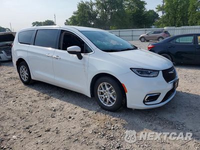 Czwarte zdjęcie samochodu z boku: 2023 CHRYSLER PACIFICA TOURING L VIN:2C4RC1BG2PR524510 - miniatura