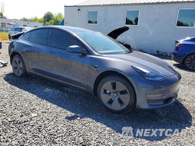 Czwarte zdjęcie samochodu z boku: 2023 TESLA MODEL 3 VIN:5YJ3E1EA1PF699950 - miniatura