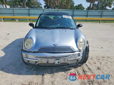 Piąte zdjęcie samochodu w środku: 2002 MINI COOPER VIN:WMWRC334X2TC37790 - miniatura