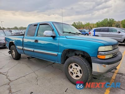 Czwarte zdjęcie samochodu z boku: 2002 CHEVROLET SILVERADO K1500 VIN:1GCEK19T62Z258654 - miniatura
