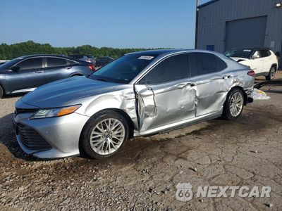 2018 TOYOTA CAMRY XLE 4T1B11HK6JU035620 - główne zdjęcie licytacji z USA - miniatura