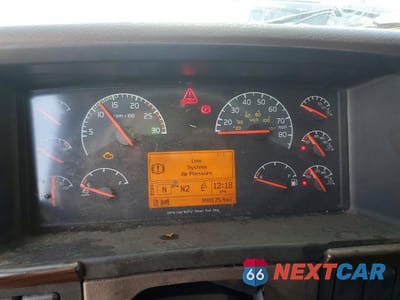 Zdjęcie 9 z 13 samochodu: 2016 VOLVO VNL SEMI TRUCK VIN:4V4NC9EH0GN951364 - miniatura