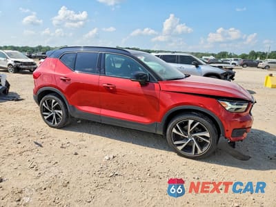 Czwarte zdjęcie samochodu z boku: 2020 VOLVO XC40 T5 R-DESIGN VIN:YV4162UM7L2207390 - miniatura