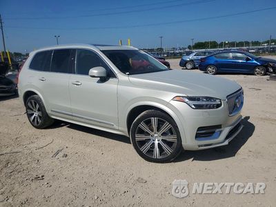 Czwarte zdjęcie samochodu z boku: 2022 VOLVO XC90 T6 INSCRIPTION VIN:YV4A22PLXN1841767 - miniatura