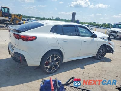 Trzecie zdjęcie samochodu z tyłu: 2026 BMW X2 XDRIVE28I VIN:WBX63GM04T5508955 - miniatura