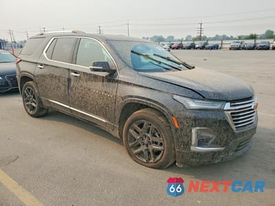 Czwarte zdjęcie samochodu z boku: 2023 CHEVROLET TRAVERSE PREMIER VIN:1GNERKKW3PJ299116 - miniatura