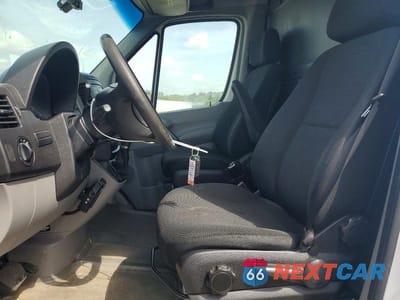Zdjęcie 7 z 14 samochodu: 2017 MERCEDES-BENZ SPRINTER 2500 VIN:WD3PE7CD1HP538713 - miniatura