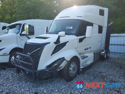 2025 VOLVO VNL SEMI TRUCK 4V4BC9EH6SN693721 - główne zdjęcie licytacji z USA - miniatura