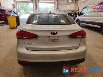 Zdjęcie 6 z 12 samochodu: 2017 KIA FORTE LX VIN:3KPFK4A73HE047808 - miniatura