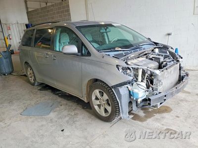 Czwarte zdjęcie samochodu z boku: 2013 TOYOTA SIENNA LE VIN:5TDKK3DC9DS335074 - miniatura