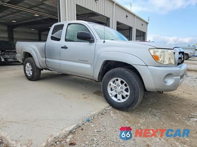 Czwarte zdjęcie samochodu z boku: 2005 TOYOTA TACOMA ACCESS CAB VIN:5TEUU42N75Z074190 - miniatura