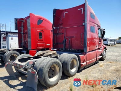 Czwarte zdjęcie samochodu z boku: 2023 VOLVO VN VNL VIN:4V4NC9EH5PN338477 - miniatura
