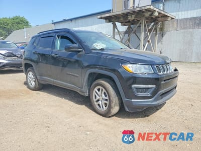Czwarte zdjęcie samochodu z boku: 2018 JEEP COMPASS SPORT VIN:3C4NJDAB0JT455154 - miniatura