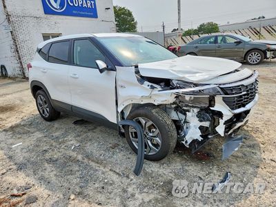 Czwarte zdjęcie samochodu z boku: 2026 KIA SELTOS LX VIN:KNDEP2AAXT7954125 - miniatura