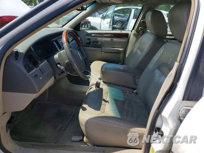 Zdjęcie 7 z 13 samochodu: 2011 LINCOLN TOWN CAR SIGNATURE LIMITED VIN:2LNBL8CV4BX751964 - miniatura