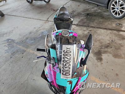 Piąte zdjęcie samochodu w środku: 2023 YAMAHA YZFR3 A VIN:MH3RH18Y5PK010345 - miniatura
