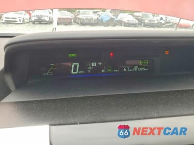 Zdjęcie 9 z 12 samochodu: 2014 TOYOTA PRIUS V TWO VIN:JTDZN3EU2EJ014425 - miniatura