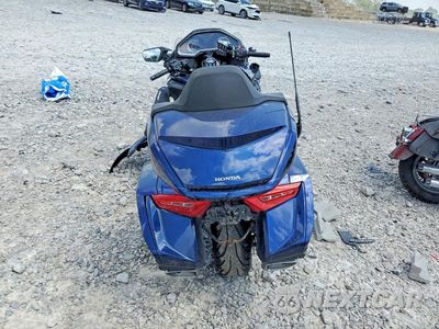 Czwarte zdjęcie samochodu z boku: 2018 HONDA GL1800 D VIN:JH2SC7959JK002561 - miniatura