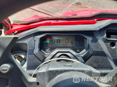 Zdjęcie 8 z 10 samochodu: 2016 HONDA SXS1000 M5 VIN:1HFVE0427G4000475 - miniatura