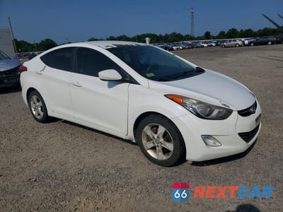 Czwarte zdjęcie samochodu z boku: 2012 HYUNDAI ELANTRA GLS VIN:5NPDH4AE1CH109022 - miniatura