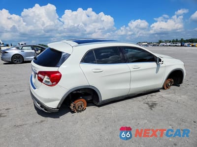 Trzecie zdjęcie samochodu z tyłu: 2015 MERCEDES-BENZ GLA 250 4MATIC VIN:WDCTG4GB4FJ136653 - miniatura