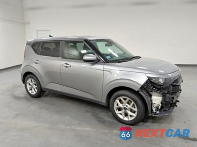 Czwarte zdjęcie samochodu z boku: 2024 KIA SOUL LX VIN:KNDJ23AU5R7239968 - miniatura