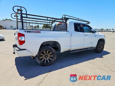 Trzecie zdjęcie samochodu z tyłu: 2016 TOYOTA TUNDRA DOUBLE CAB LIMITED VIN:5TFBY5F11GX505559 - miniatura