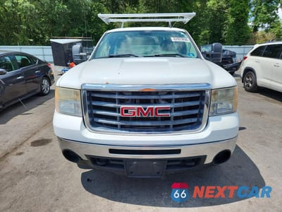 Piąte zdjęcie samochodu w środku: 2009 GMC SIERRA C2500 HEAVY DUTY VIN:1GDHC44K09E105503 - miniatura